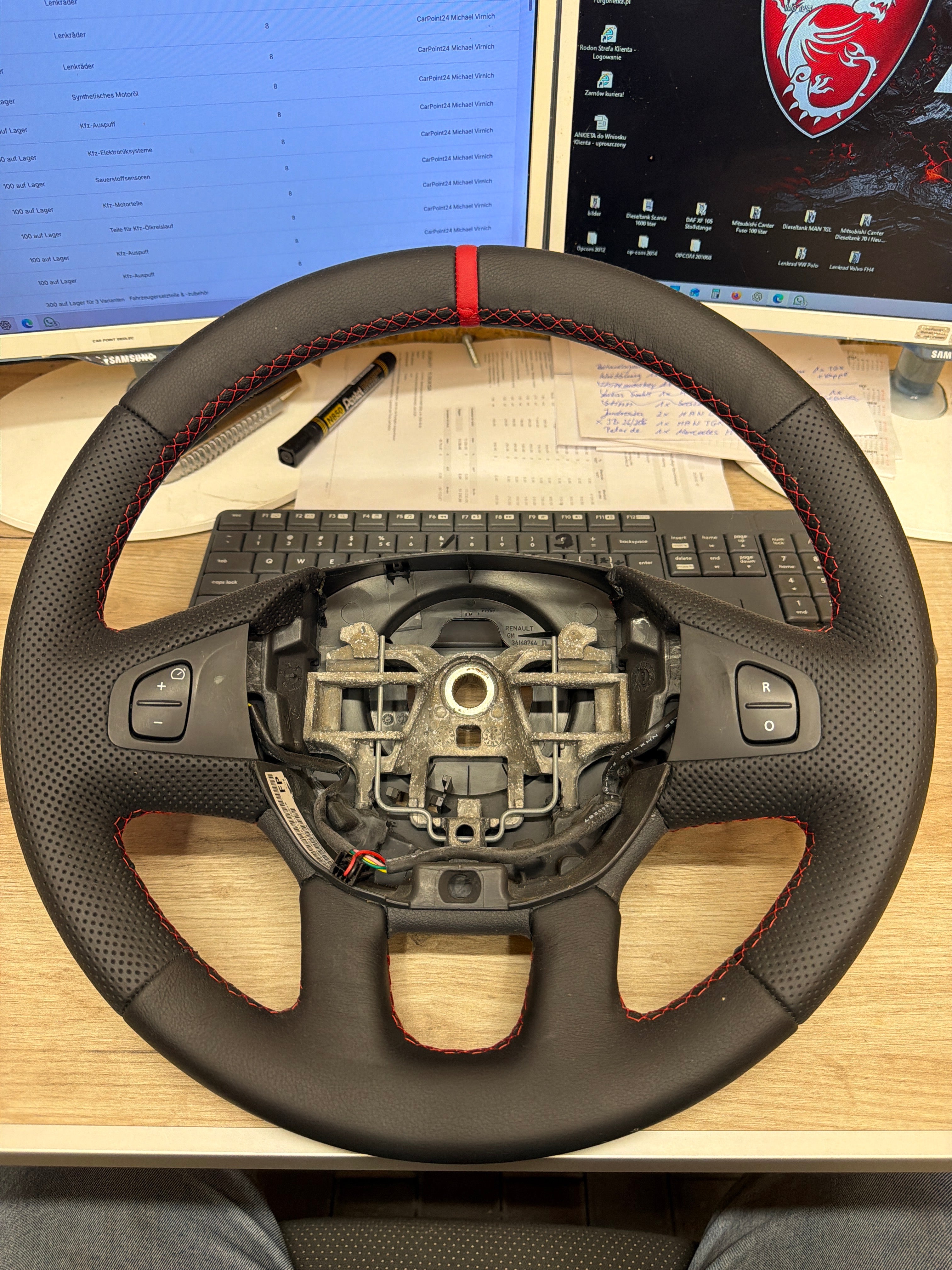 Leder Lenkrad passend für Passend für:
Renault Clio III
Renault Grand Modus