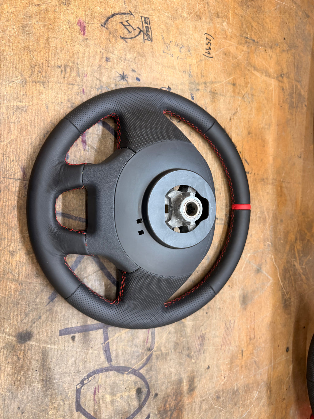 Leder Lenkrad passend für Passend für:
Renault Clio III
Renault Grand Modus